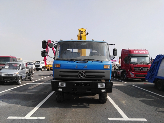 東風(fēng)153小三軸隨車吊