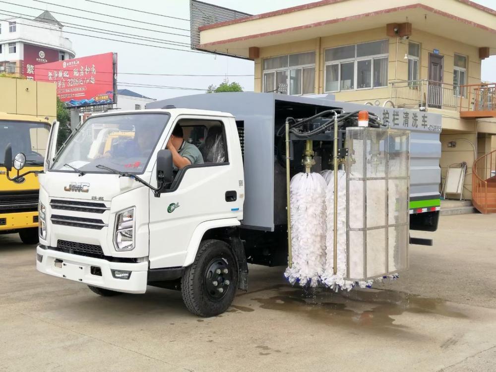 城市護(hù)欄清洗車-江鈴國六城市護(hù)欄清洗車廠家價格